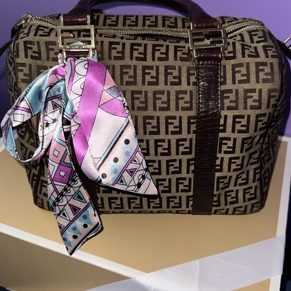 Vintage FENDI Boston Bag no callouts in excellent condition lock and keys - Picture 3 of 12